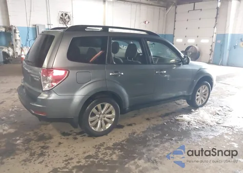 2013 Subaru Forester 2.5X Premium из США, поврежденный, VIN JF2SHADC7DH427521